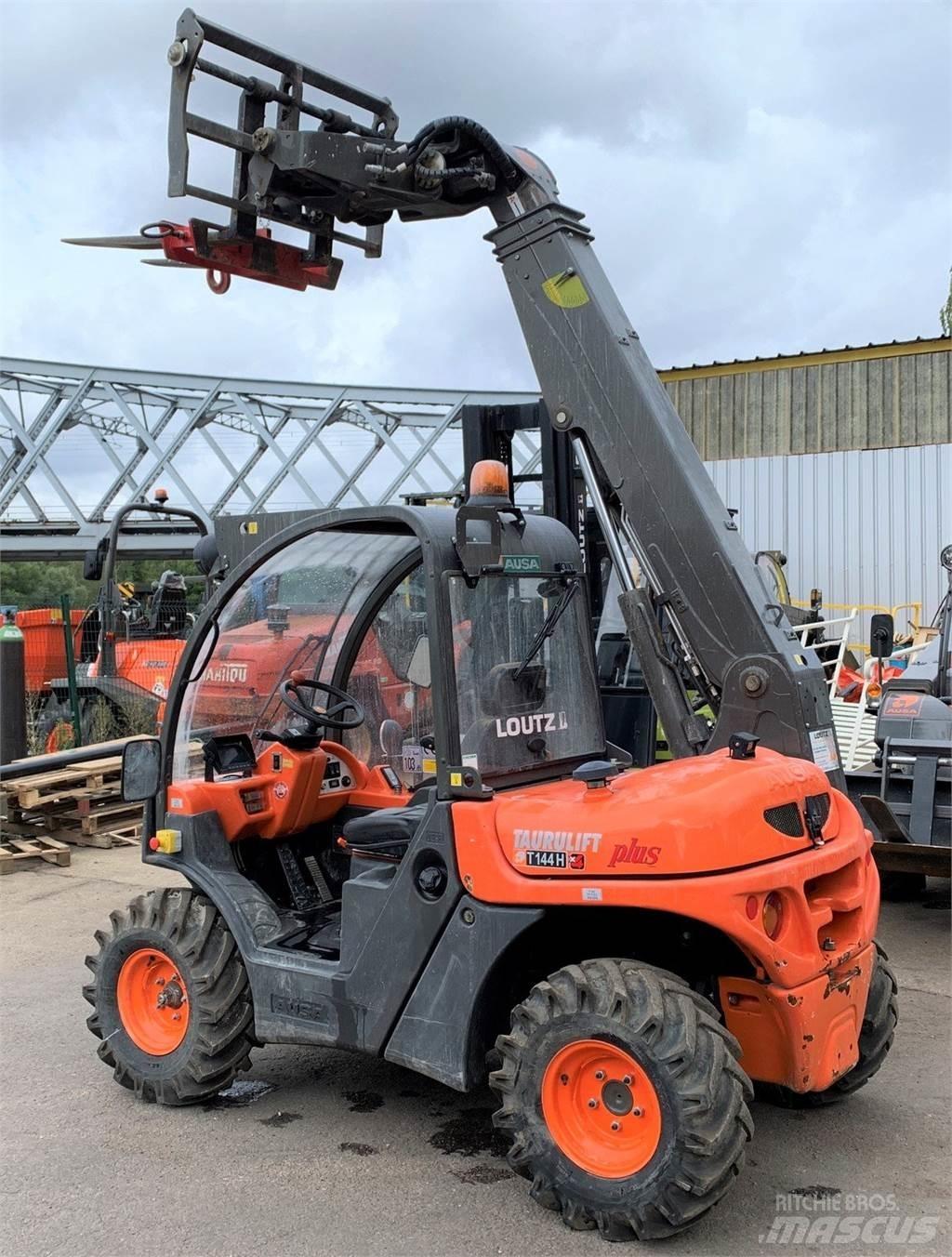 Ausa T144H Plus Телескопічний навантажувач