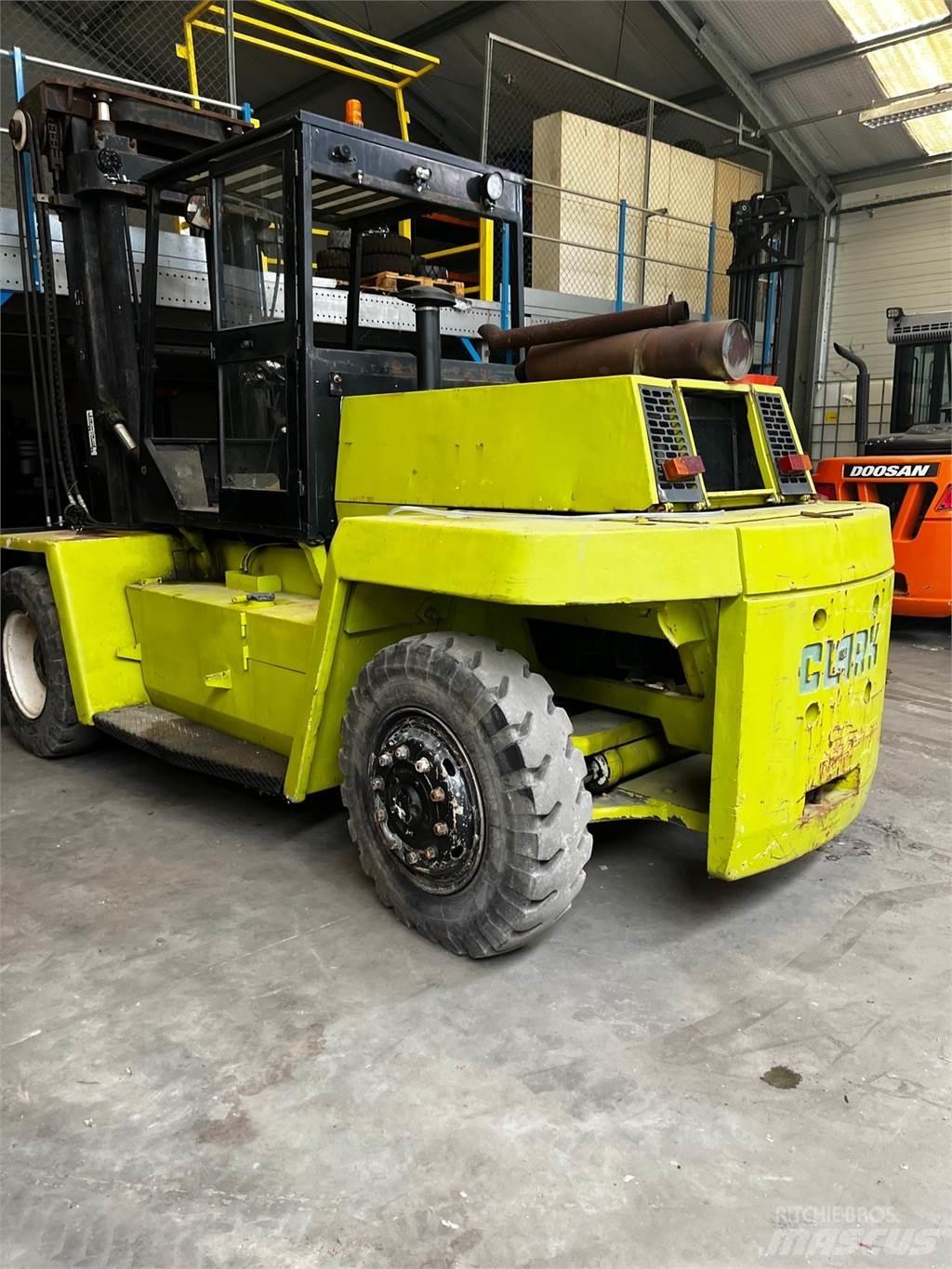 Clark DPL100 Дизельні навантажувачі