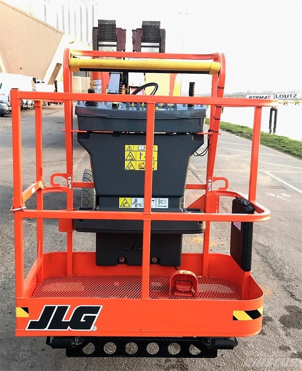 JLG E300AJ Інші підйомники і платформи