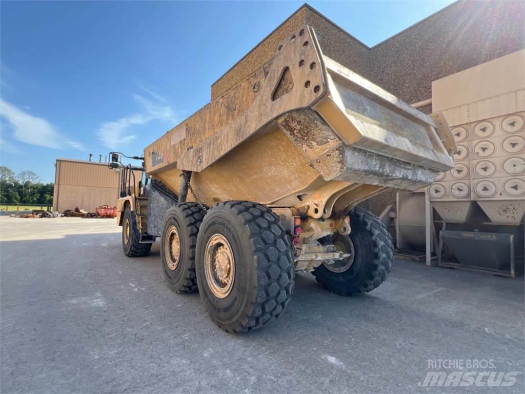 CAT 730 Зчленовані самоскиди