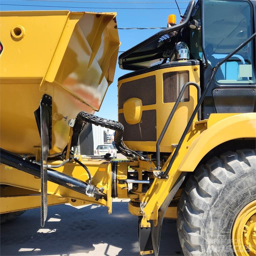 CAT 730 Зчленовані самоскиди