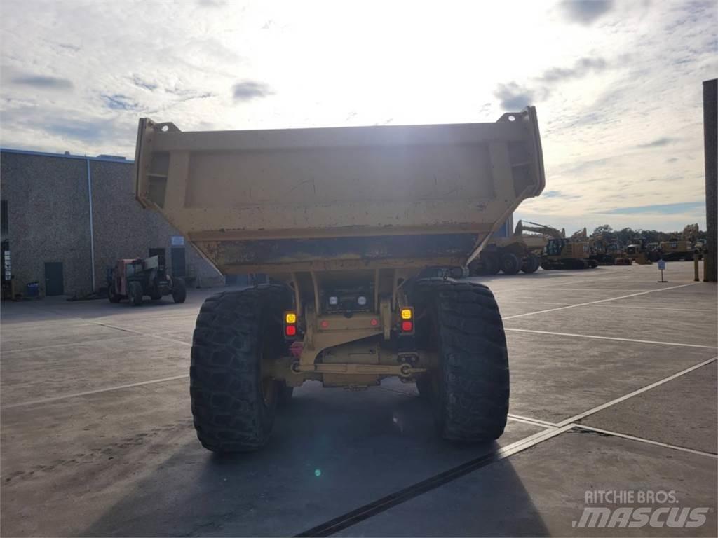 CAT 730 Зчленовані самоскиди