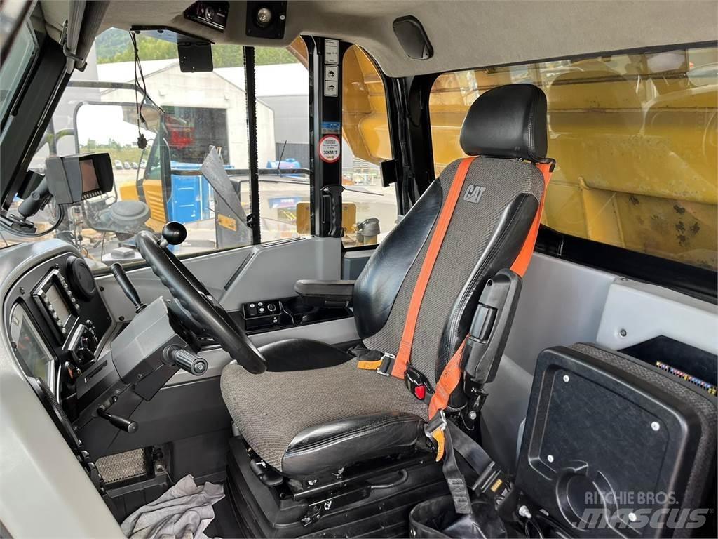 CAT 772G Кар`єрні самоскиди