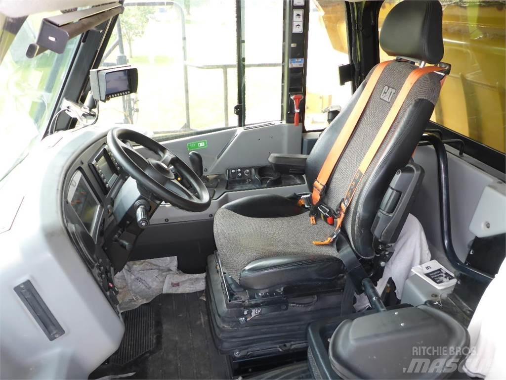 CAT 772G Кар`єрні самоскиди