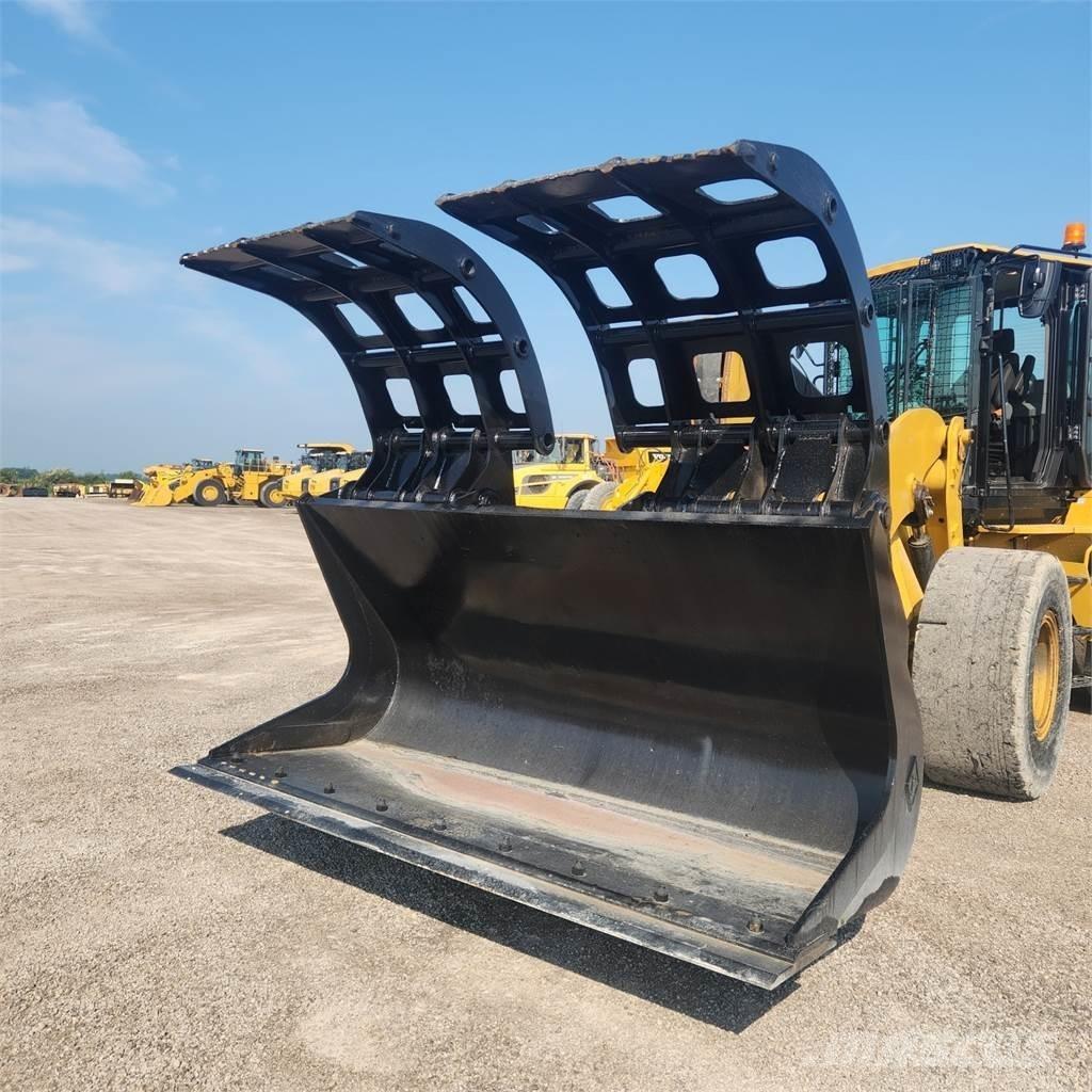 CAT 938M Фронтальні навантажувачі