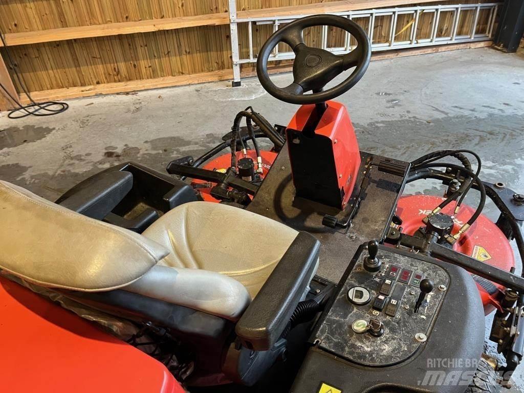 Jacobsen AR-3 Самохідні газонокосарки