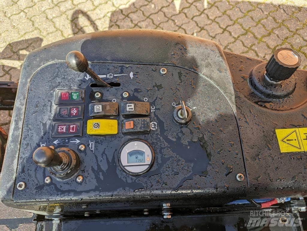 Jacobsen AR-3 Самохідні газонокосарки