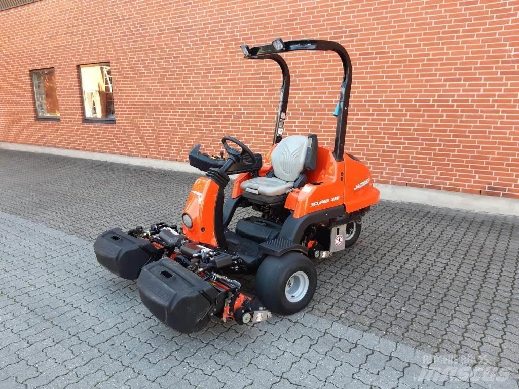 Jacobsen ECLIPS 322 Самохідні газонокосарки