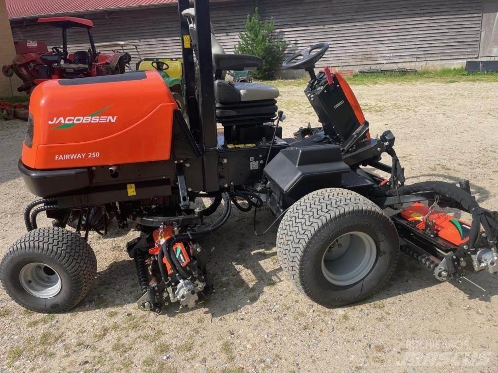 Jacobsen FAIRWAY 250 Самохідні газонокосарки