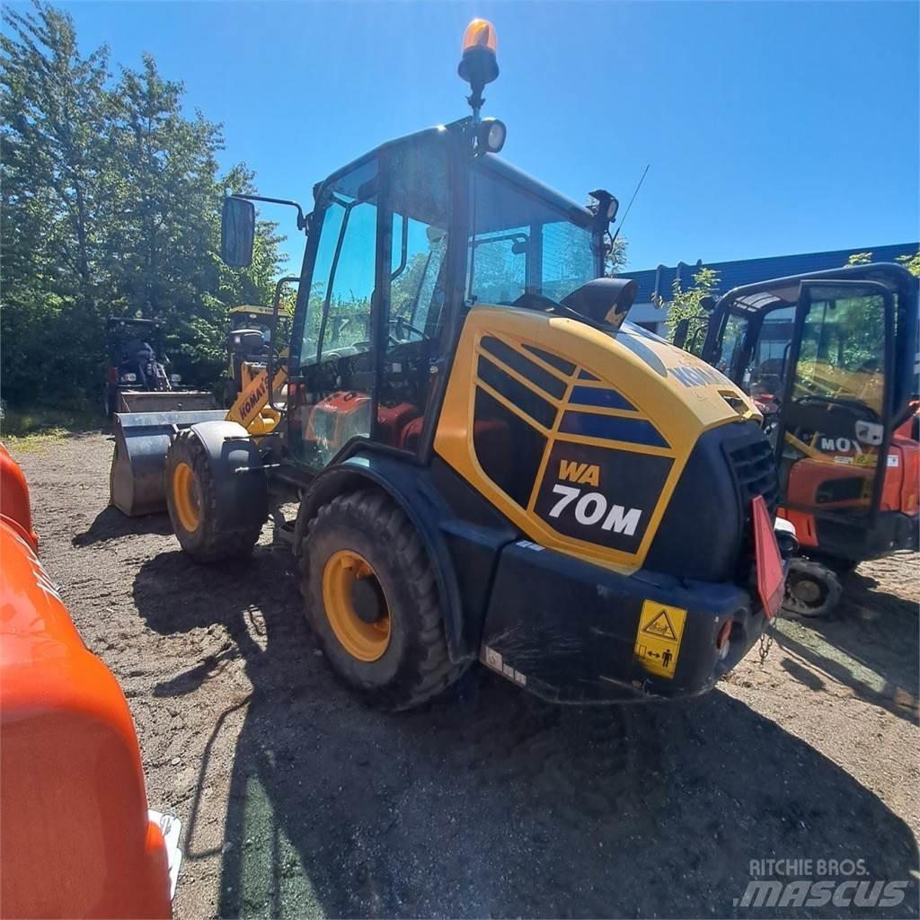 Komatsu WA70M Малі навантажувачі