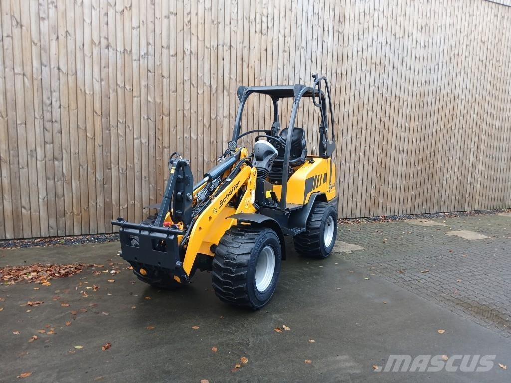 Schäffer 2445S Малі навантажувачі