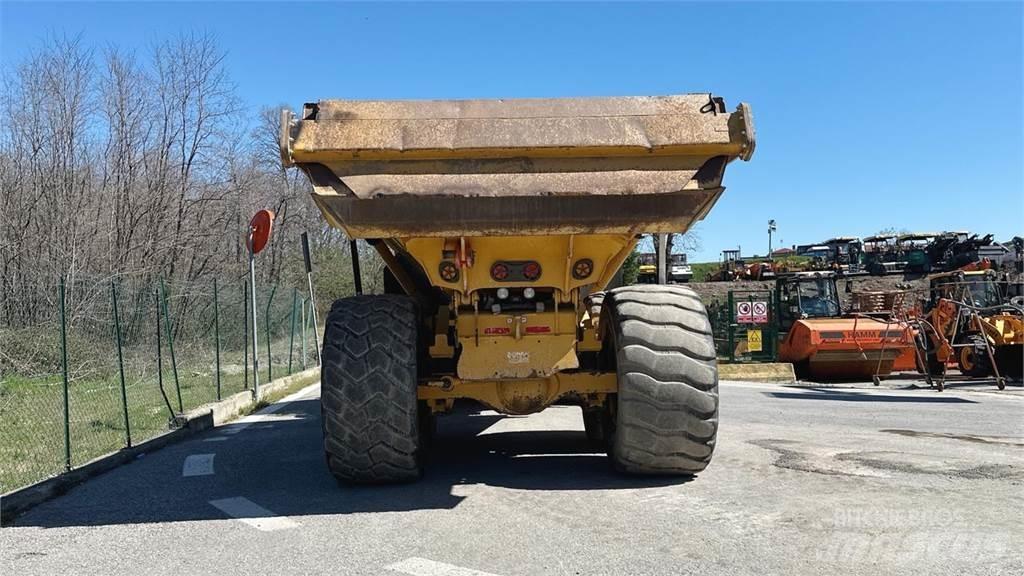 Bell B30E 6x6 Міні самоскиди