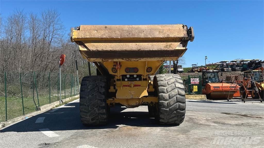 Bell B30E 6x6 Міні самоскиди