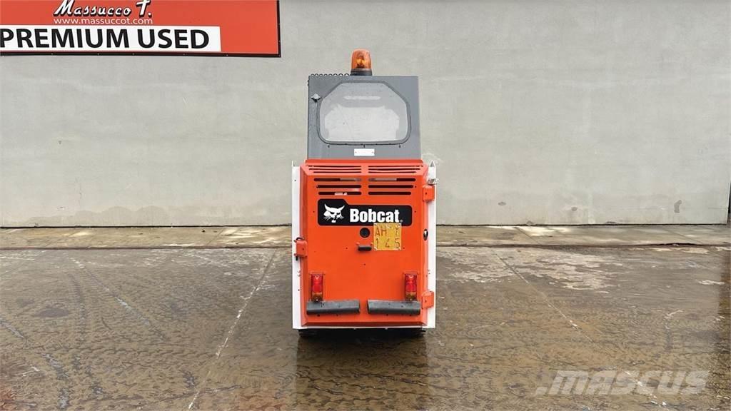 Bobcat S70 Міні-навантажувачі