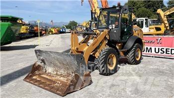 CASE 221F 4x4 Фронтальні навантажувачі