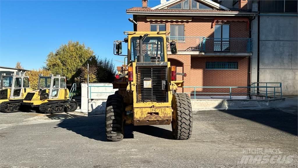 CAT 916 Фронтальні навантажувачі