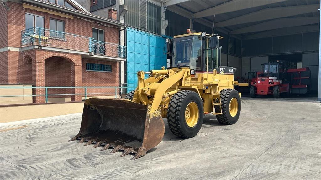 CAT 924F Фронтальні навантажувачі