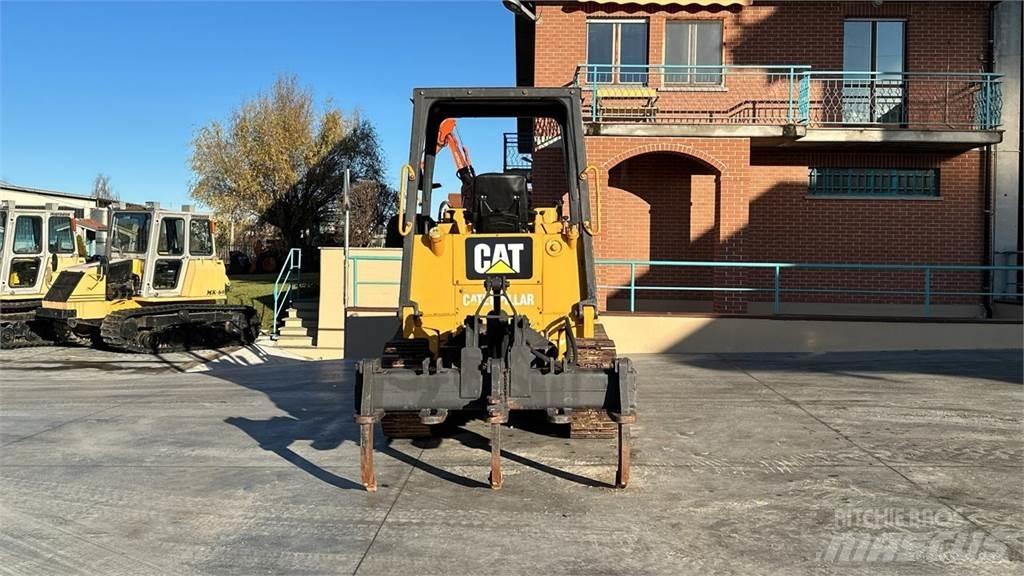 CAT 935C Фронтальні навантажувачі