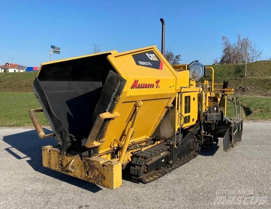 CAT BB621E Асфальтовкладачі