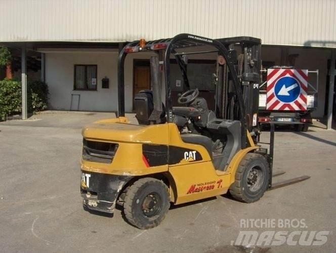 CAT DP30N Дизельні навантажувачі