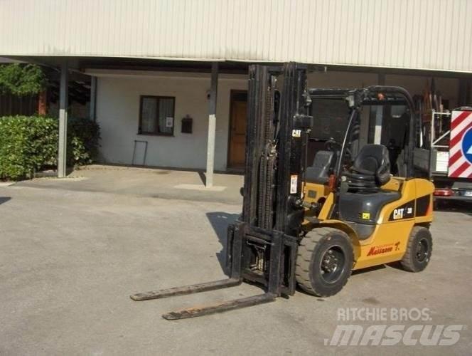 CAT DP30N Дизельні навантажувачі