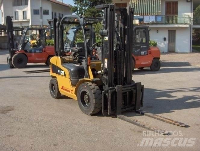 CAT DP30N Дизельні навантажувачі