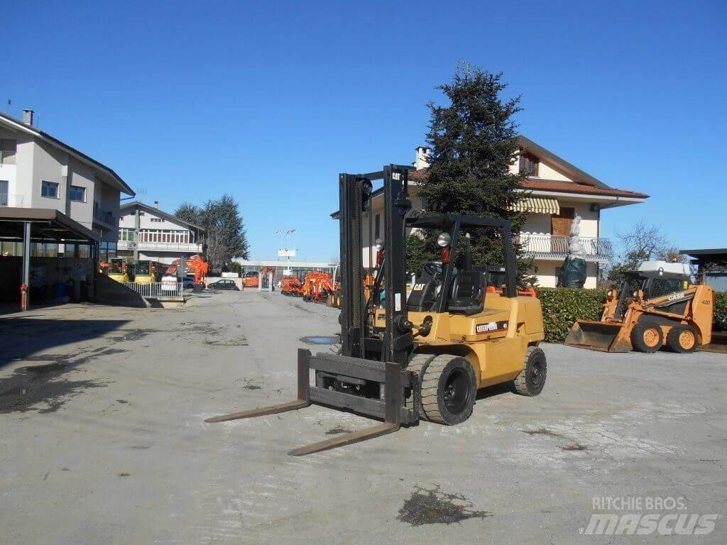 CAT DP40KL Дизельні навантажувачі