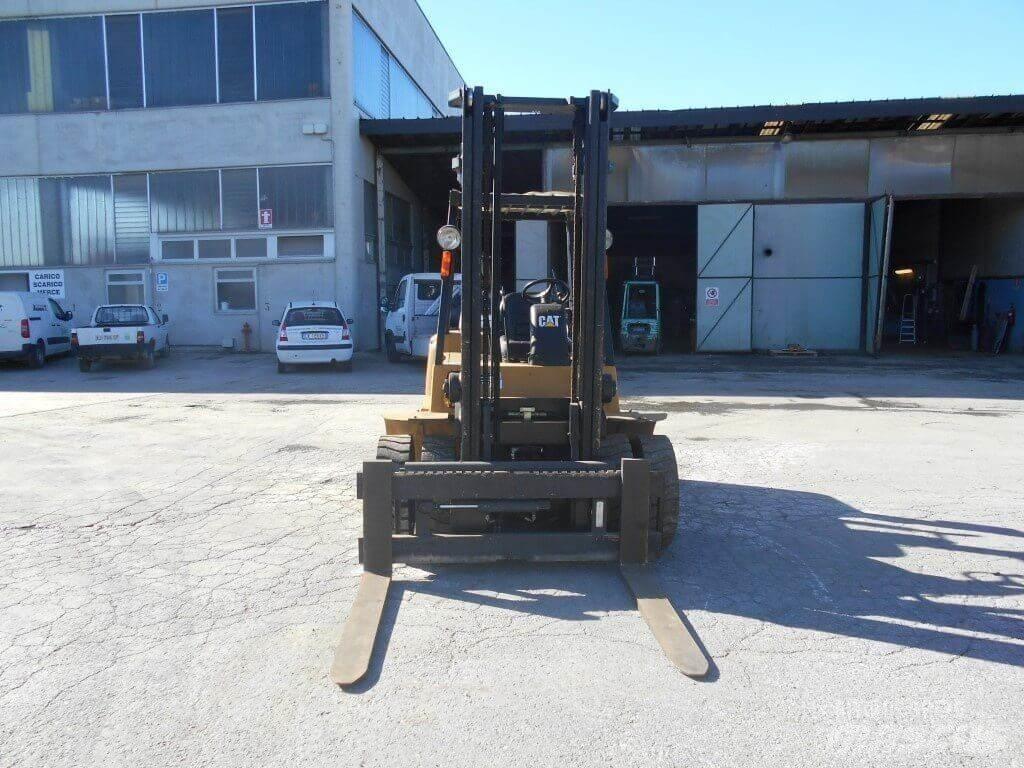 CAT DP40KL Дизельні навантажувачі