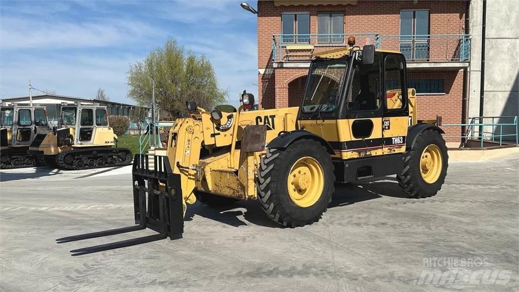 CAT TH63 Телескопічні навантажувачі