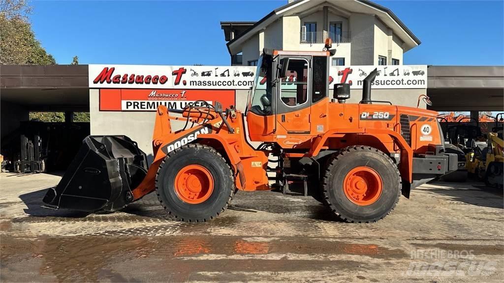 Doosan DL250 Фронтальні навантажувачі
