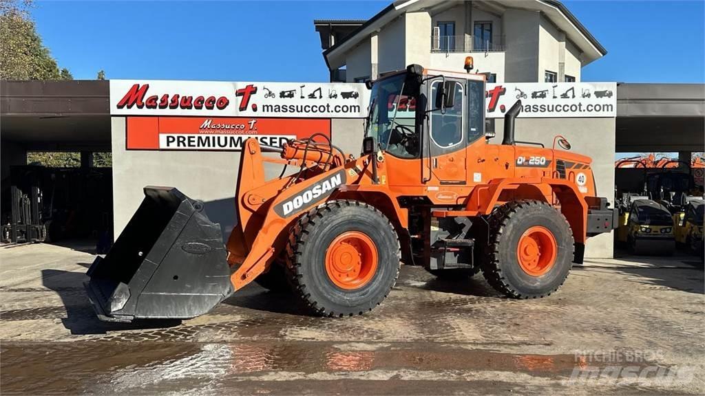 Doosan DL250 Фронтальні навантажувачі
