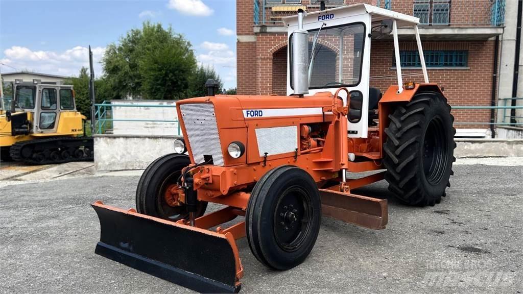 Ford 5600 4X2 Гусеничні бульдозери