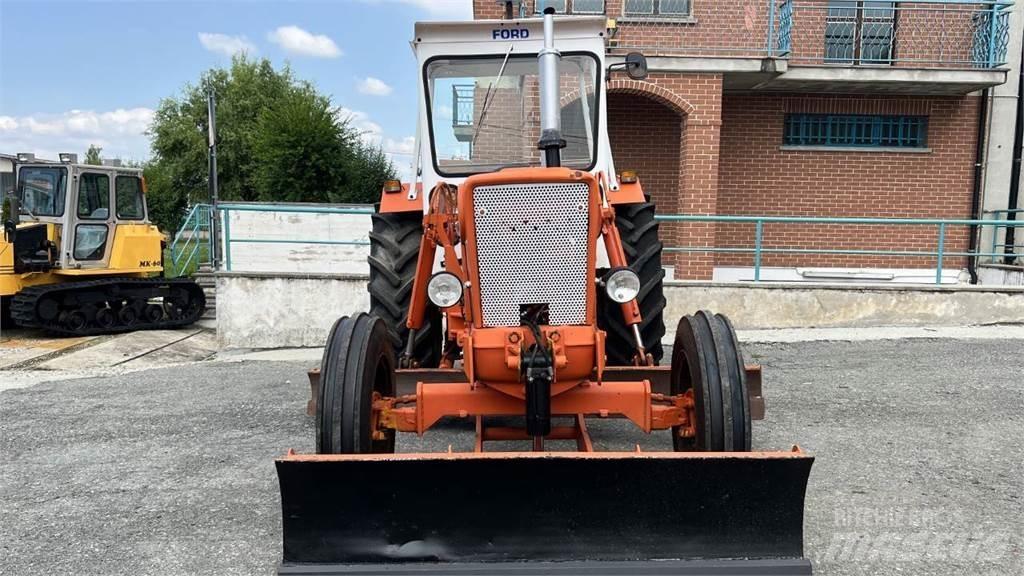Ford 5600 4X2 Гусеничні бульдозери