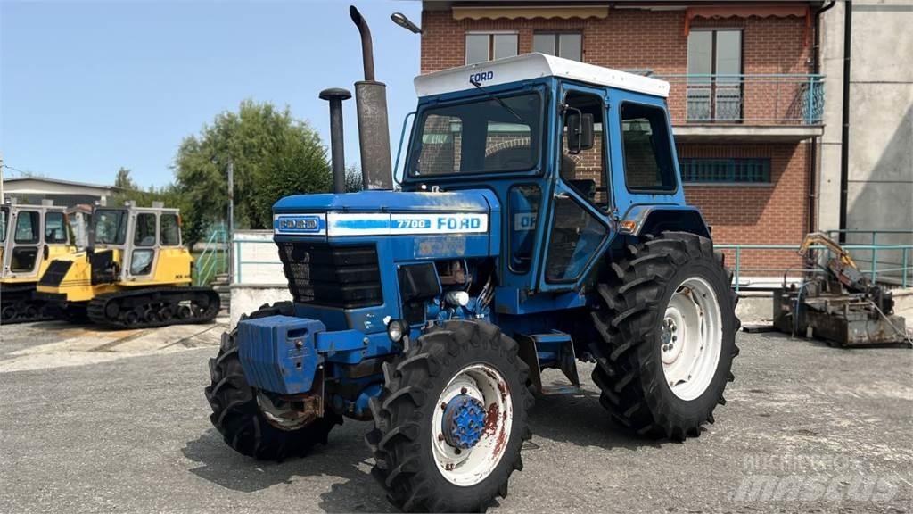 Ford 7700 4X4 Снігоочищувальні ножі та плуги