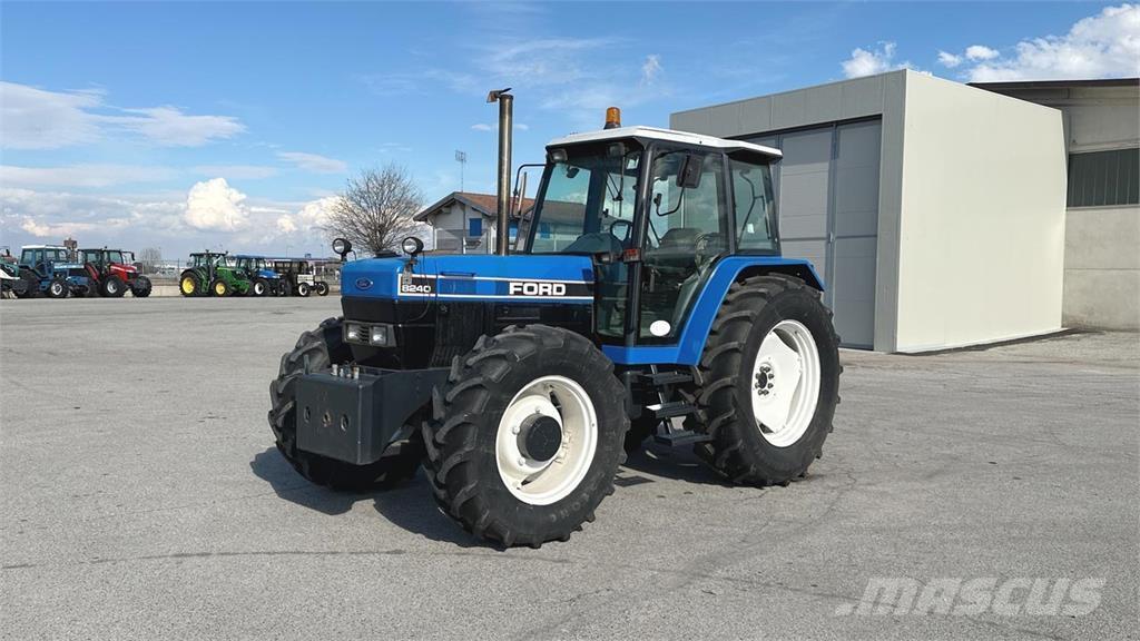 Ford 8240 4x4 Снігоочищувальні ножі та плуги