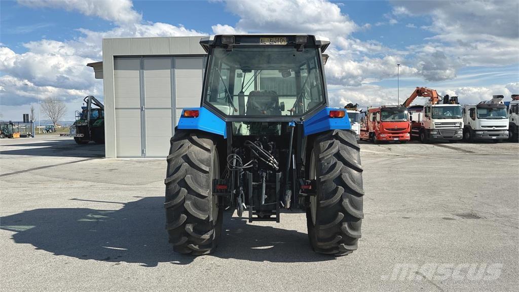 Ford 8240 4x4 Снігоочищувальні ножі та плуги