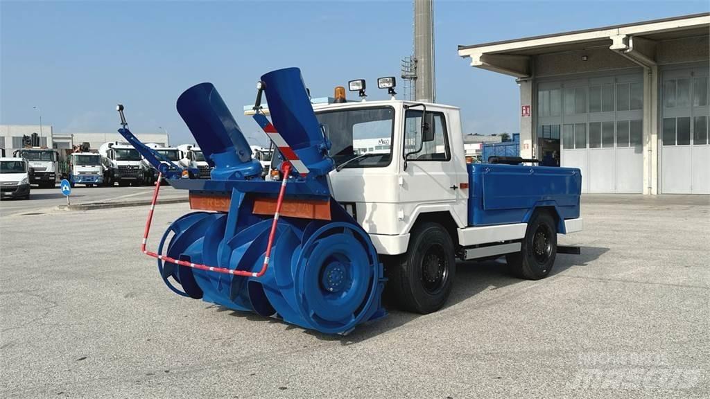  Fresia F60 4X4 Снігоочищувальні ножі та плуги