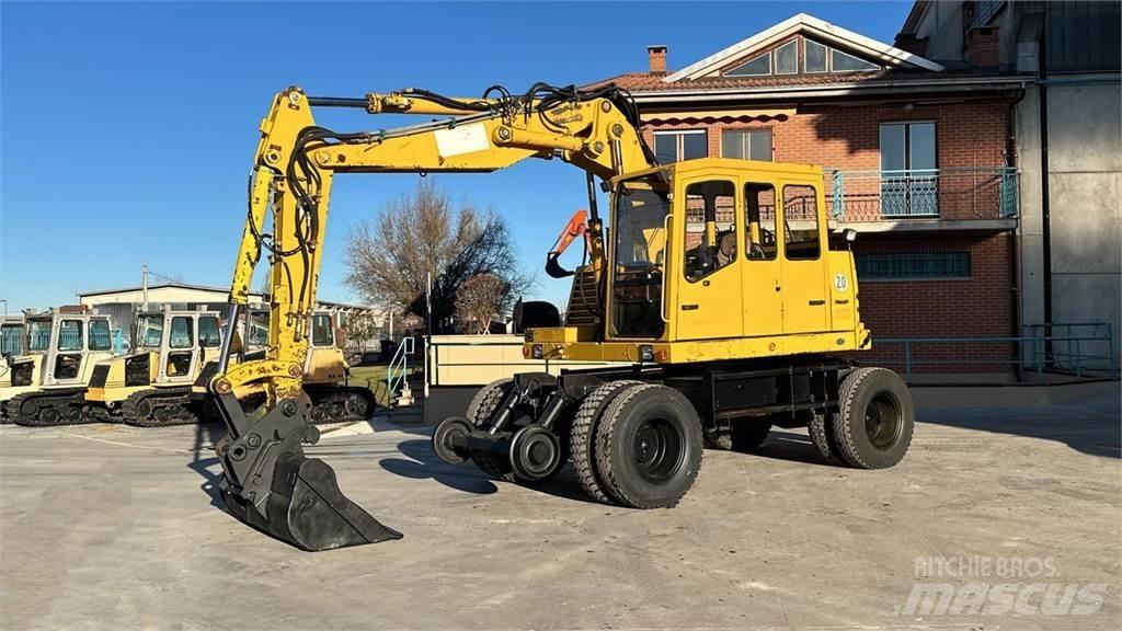 Fuchs MHB 230 ZW 4x4 Колісні екскаватори