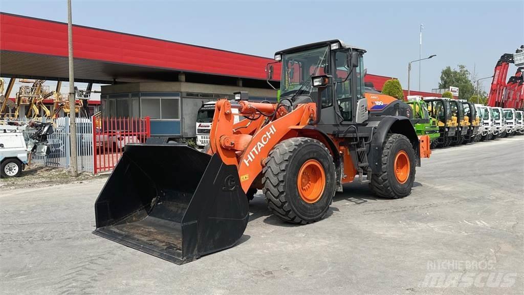 Hitachi ZW180-6 Фронтальні навантажувачі