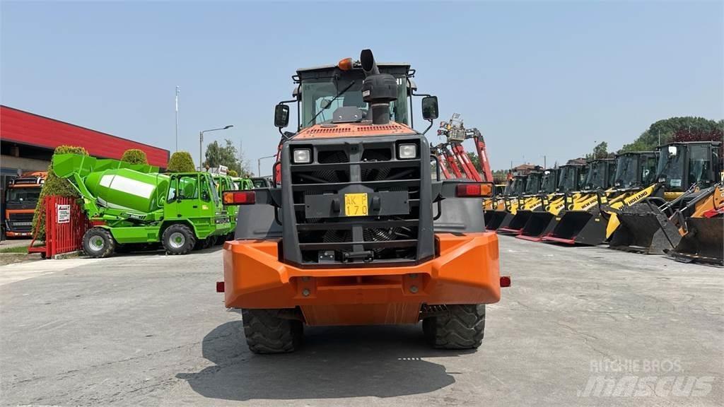 Hitachi ZW180-6 Фронтальні навантажувачі
