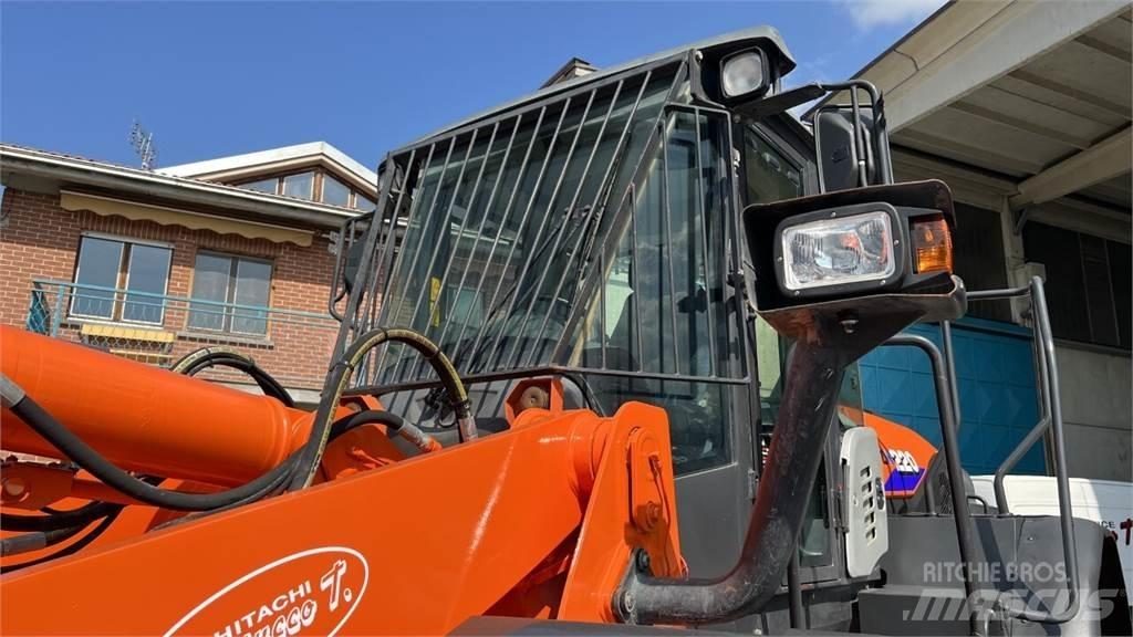 Hitachi ZW220-5B Фронтальні навантажувачі