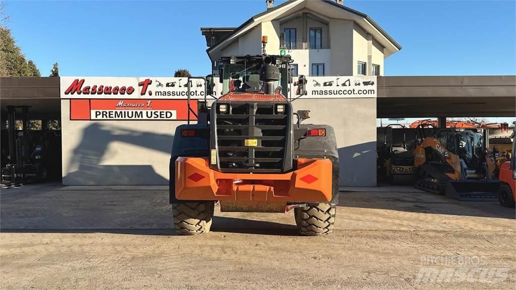 Hitachi ZW220-6 Фронтальні навантажувачі