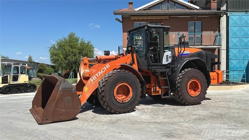 Hitachi ZW220-6 Фронтальні навантажувачі