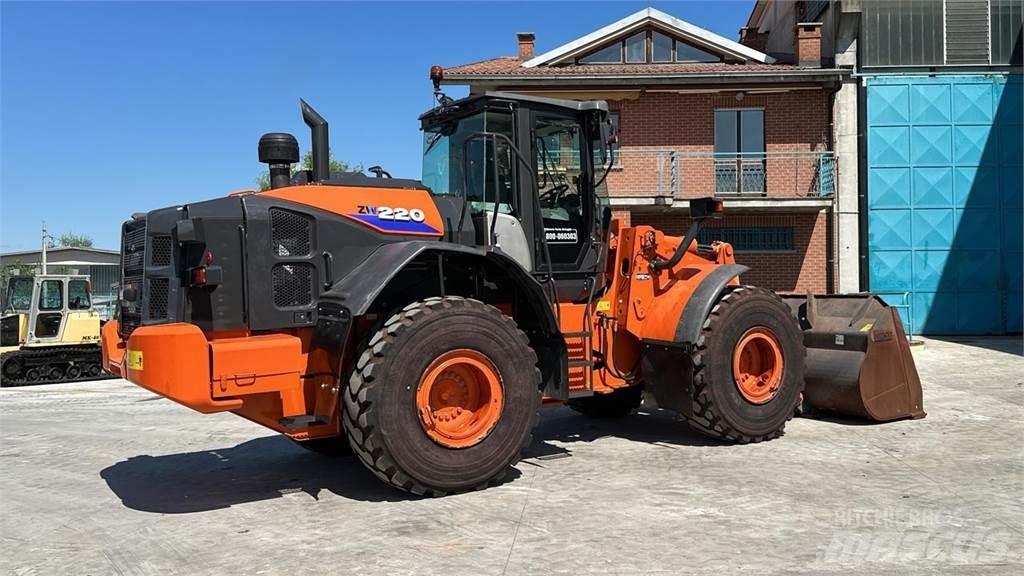 Hitachi ZW220-6 Фронтальні навантажувачі