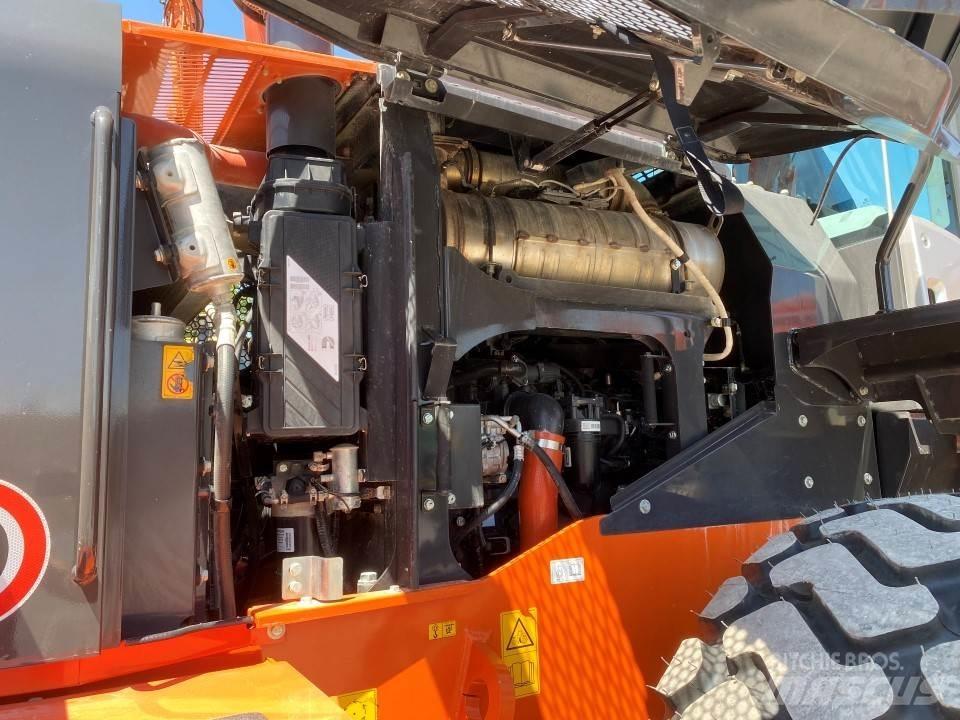 Hitachi ZW250-6 Фронтальні навантажувачі