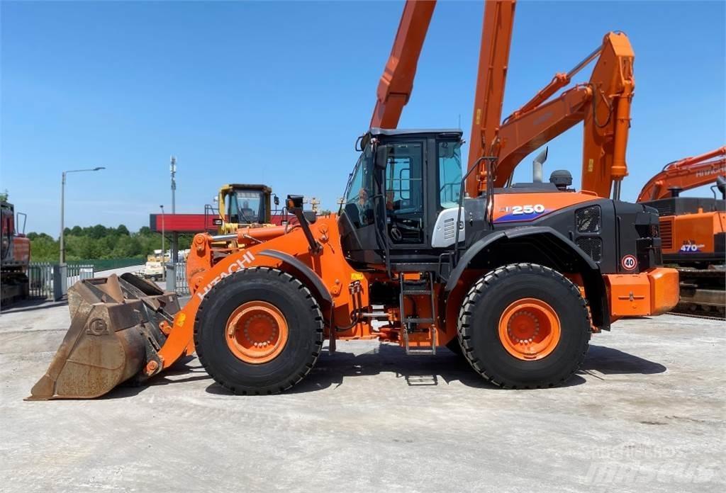 Hitachi ZW250-6 Фронтальні навантажувачі