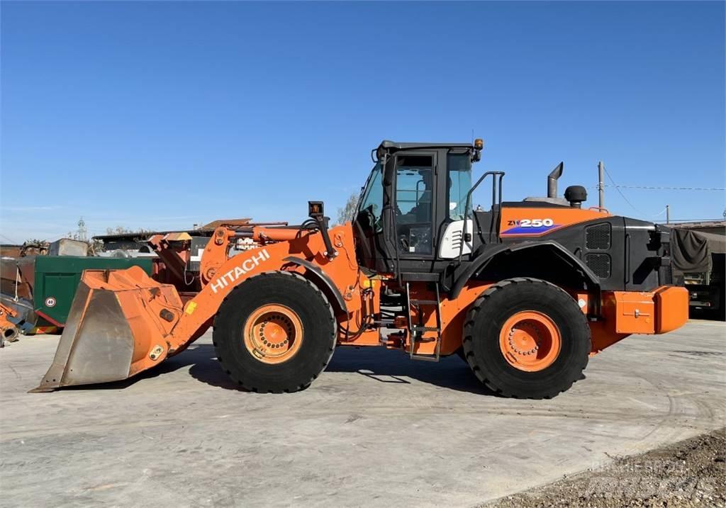 Hitachi ZW250-6 Фронтальні навантажувачі