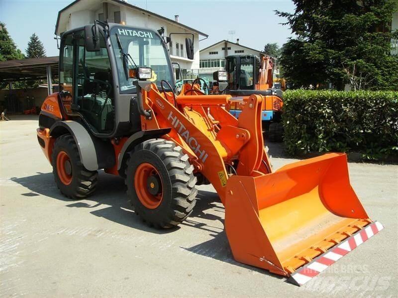 Hitachi ZW65 Фронтальні навантажувачі