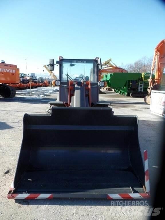 Hitachi ZW75-6 Фронтальні навантажувачі