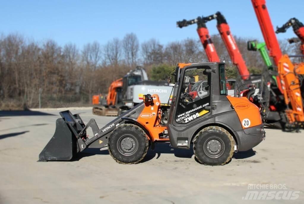 Hitachi ZW95 Фронтальні навантажувачі